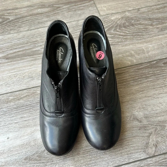 Clarks Artisan Smooth Buttery Leather  Zip Up Clogs Booties in Black - Picture 3 of 13